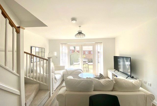 27, Grayling Crescent, Southampton photo 2