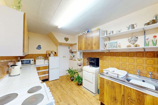 8 Butterfield Road, Bolton photo 3