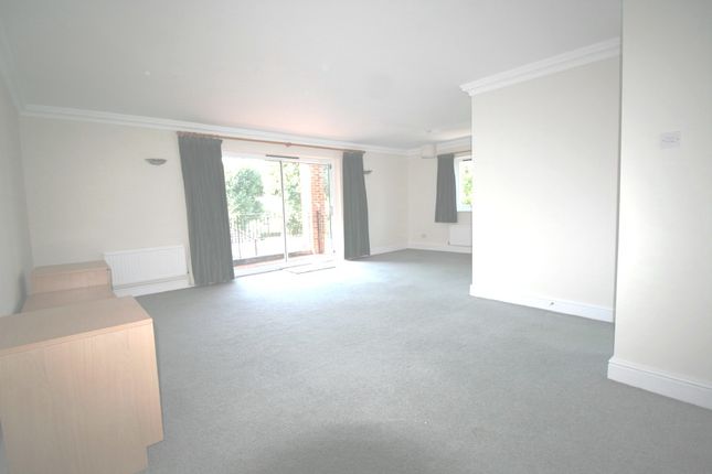 Flat to rent in Westleigh Avenue, Putney