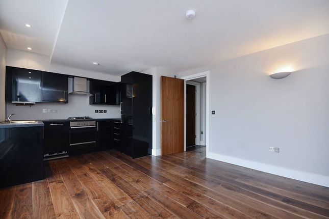 Thumbnail Flat to rent in Chiswick High Road, Gunnersbury, London
