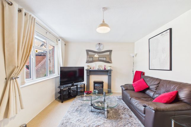 3 Redwood Court, Cheltenham photo 3