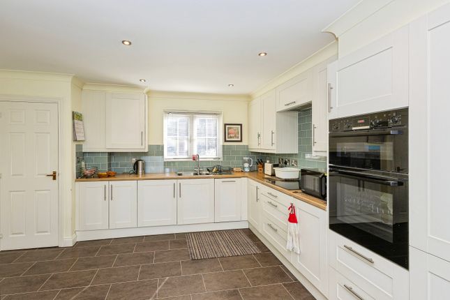 25, Pepper Close, Hayling Island photo 3