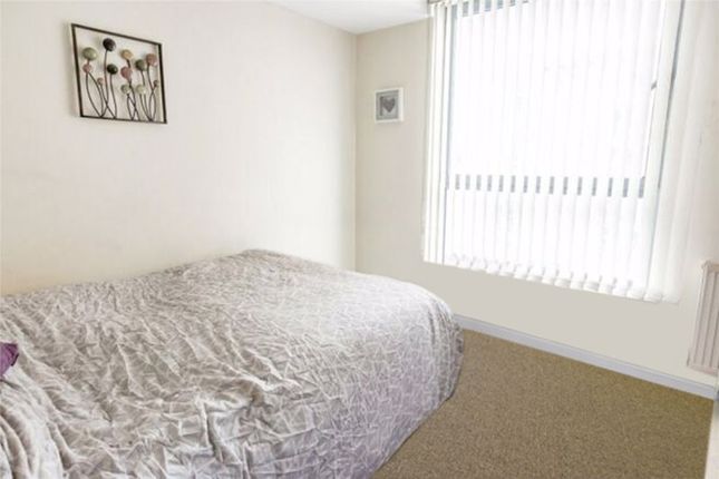 Flat for sale in Dolphin Approach, Romford