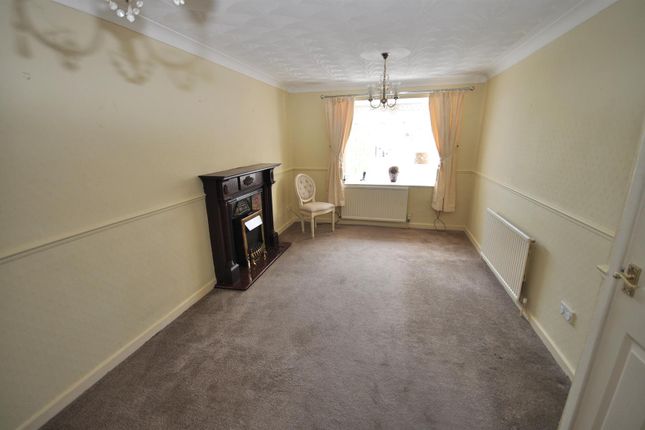 29, Quantock Close, Thorne photo 3