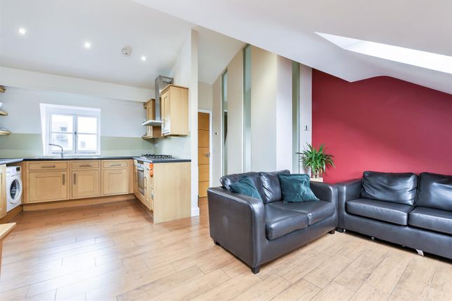 Thumbnail Flat to rent in Clapham High Street, London