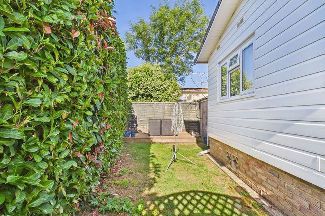 18 Cudworth Park, Burnt Oak Lane, Dorking photo 2