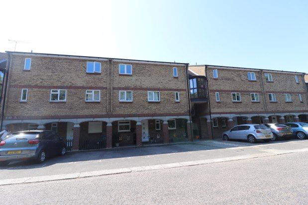 Thumbnail Flat to rent in Woodstock Crescent, Basildon