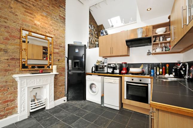 Flat 3, 23, Rowfant Road, London photo 2