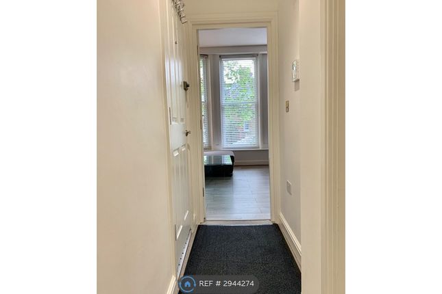 Flat, Royal Parade, Richmond photo 4