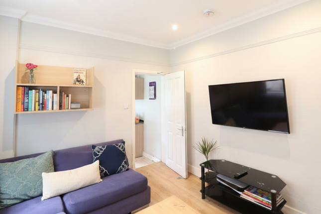 51WILTRM4, Large Double Room Available, Southampton photo 2