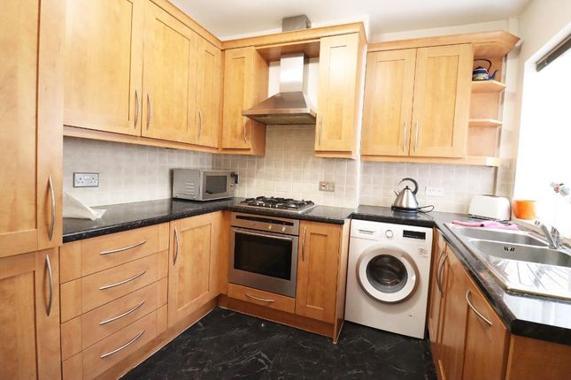 10a, Green Court, Green Lane, Edgware photo 2