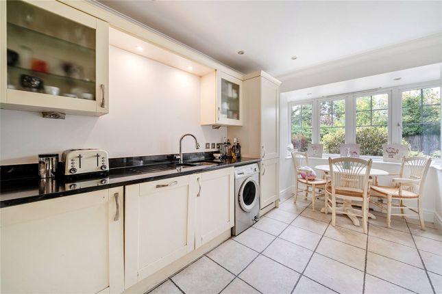 7 Annaleigh Place,, Rydens Grove, Walton-on-Thames photo 2