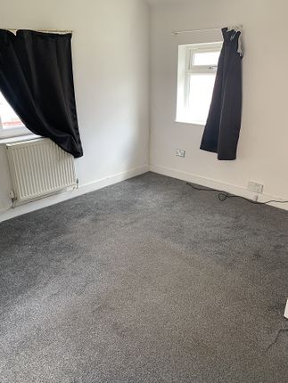 5, Universal Street, Cardiff photo 4