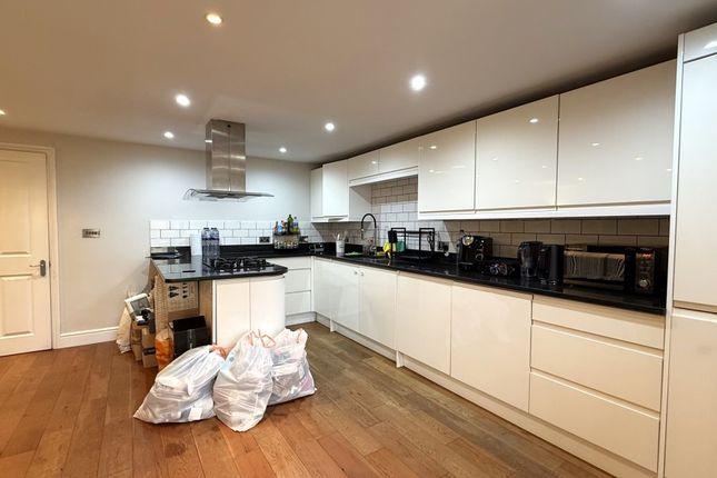 Flat 1, 12 Aldershot Road, Guildford photo 3