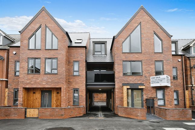 Thumbnail Flat for sale in Blenheim Road, Lincoln