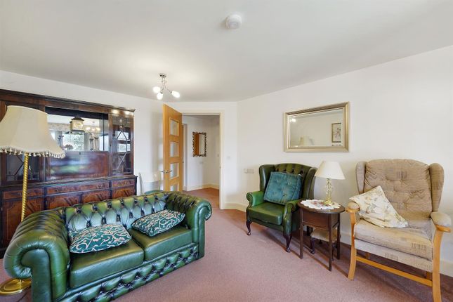 141 White Hart Lane, Romford photo 3