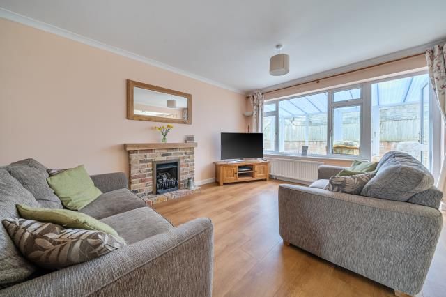 17, Bledlow Close, Newbury photo 2