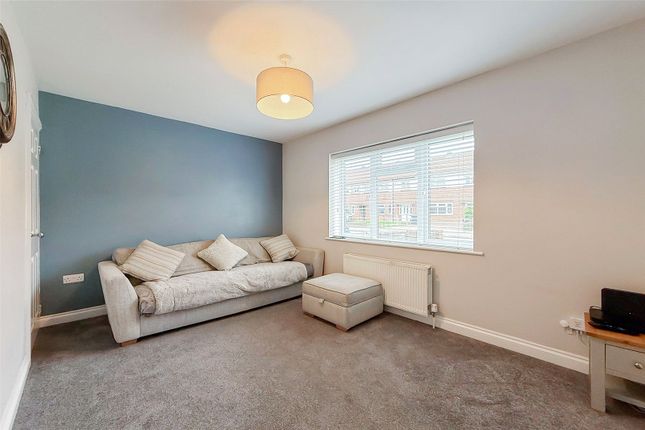 21, Esmonde Close, West Sussex photo 3