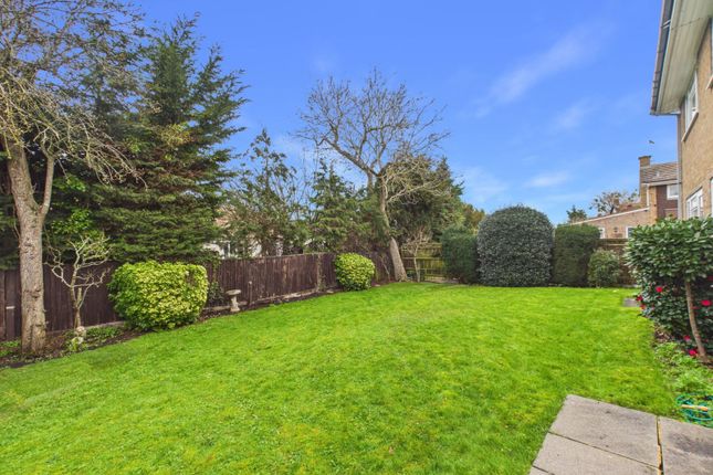 49, Beaulieu Close, Berkshire photo 2