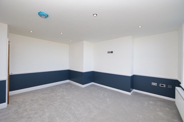 Flat 4, 12, Marine Gardens, Margate photo 4