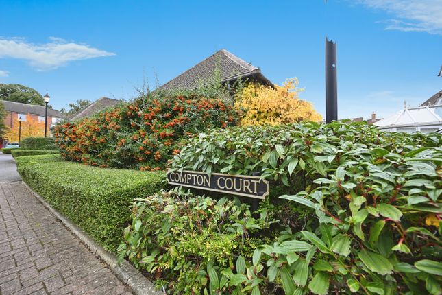 10, Compton Court, Rugby photo 2