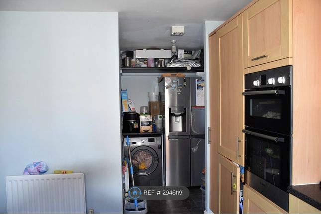 Lucas Close, Maidenbower, Crawley photo 5