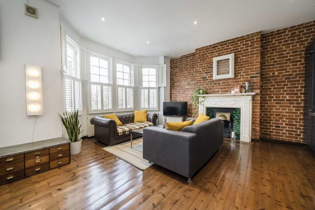 Flat for sale in Granville Gardens, London