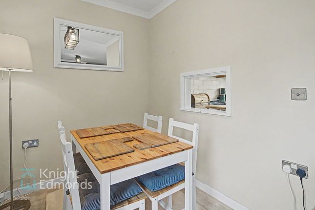 14 Waverley Close, Maidstone photo 4