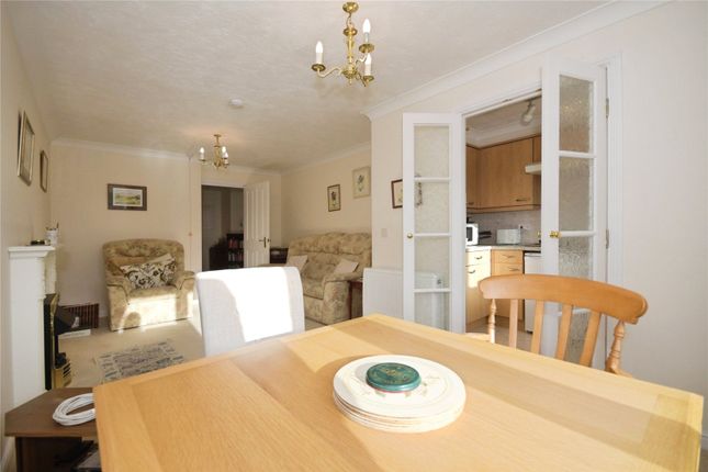 24, Stephenson Court, Chesterfield photo 3