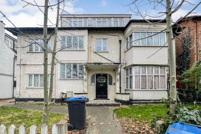 Thumbnail Flat for sale in Woodside Green, London