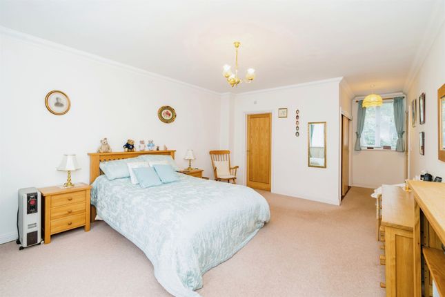 Flat for sale in Bassett Green Road, Southampton