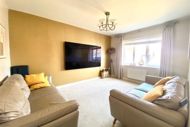 3, Theodore Close, Peterborough photo 2