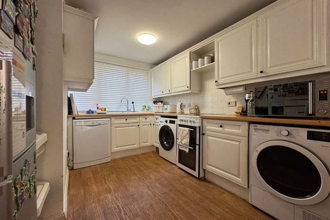 73, Thrales Close, Luton photo 4