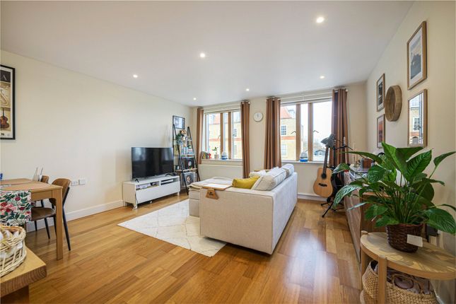 Flat 213 Latitude, 130, Clapham Common South Side, London photo 2