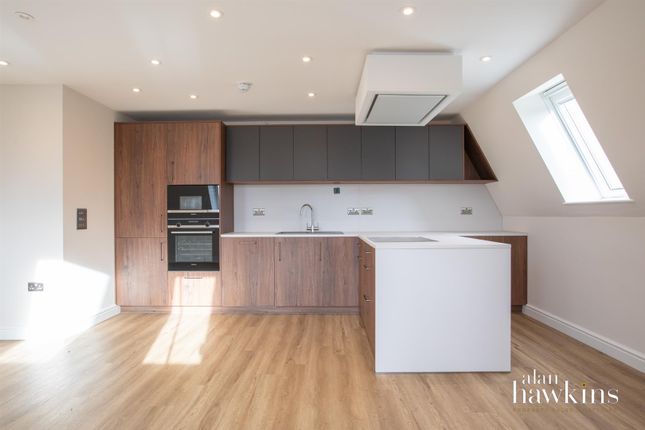 Apartment 13, Cotswold House, Andrews Court, Lyneham photo 4