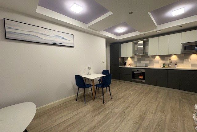 Flat 4 Countrywide House, 28, Wellington Business Park, Crowthorne photo 2