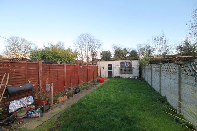 73, Braund Avenue, Greenford photo 3