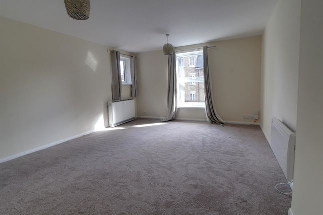 12, Millers Green Close, Enfield photo 5