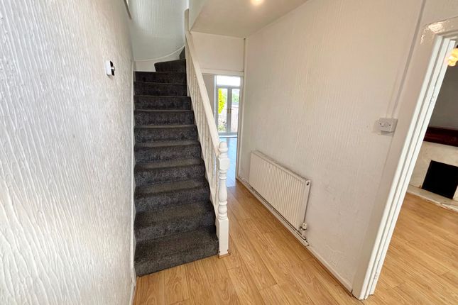 10 Helpstone Terrace, Pontypool photo 3