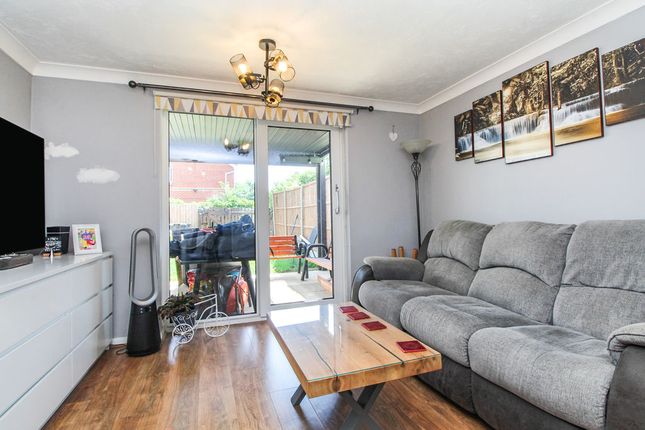 14, Bluebell Close, Bedford photo 4