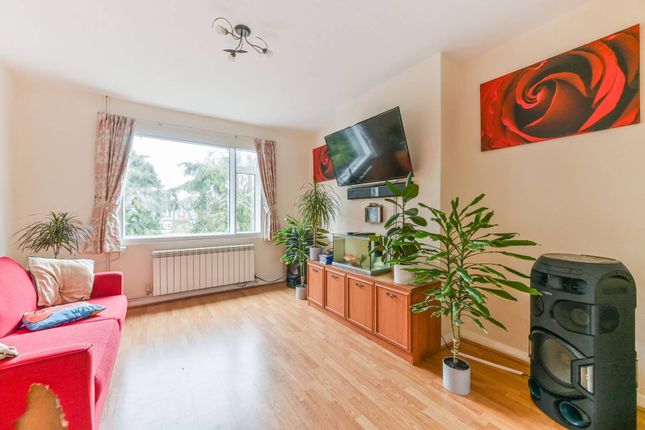 Flat for sale in Perth Close, Raynes Park, London