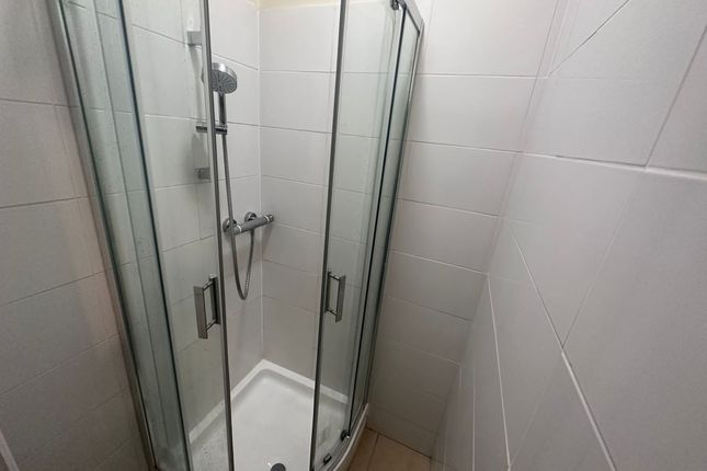 Room 4, 2 London Road, Balderton, Nottingham photo 4