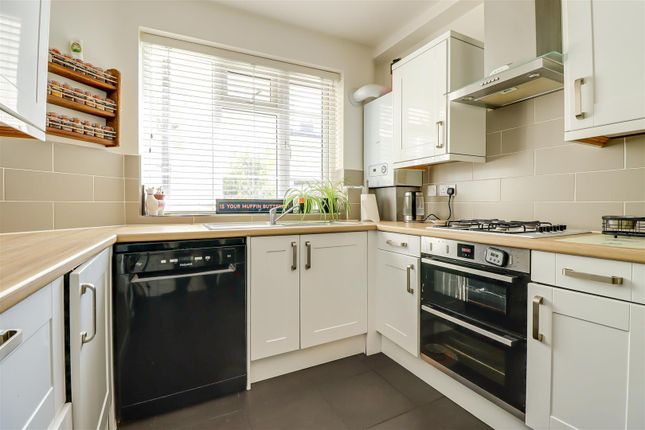34 Leigh Heath Court,, London Road, Leigh-on-Sea photo 4