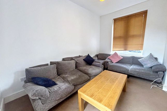 38, Lansdowne Gardens, Newcastle upon Tyne photo 3