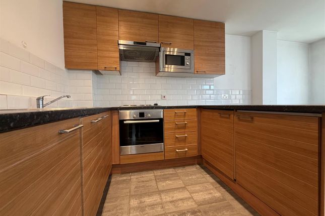 Apt 23, The Quadrangle, Manchester photo 4