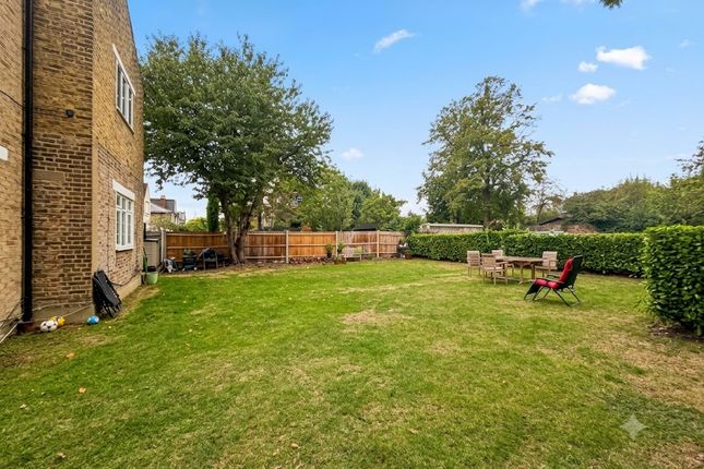 206, Coombe Lane, Raynes Park photo 2