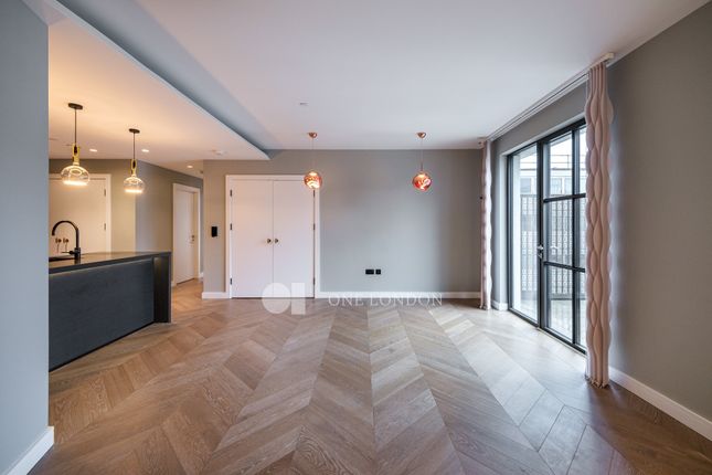 Flat for sale in Cleveland Street, London