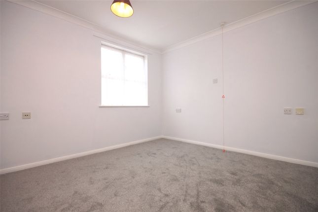 Flat for sale in Sycamore Court, Stilemans, Wickford