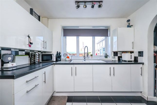 1, Foxearth Avenue, Nottingham photo 2