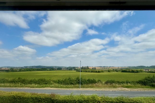 20, Biddel Springs, Swindon photo 2